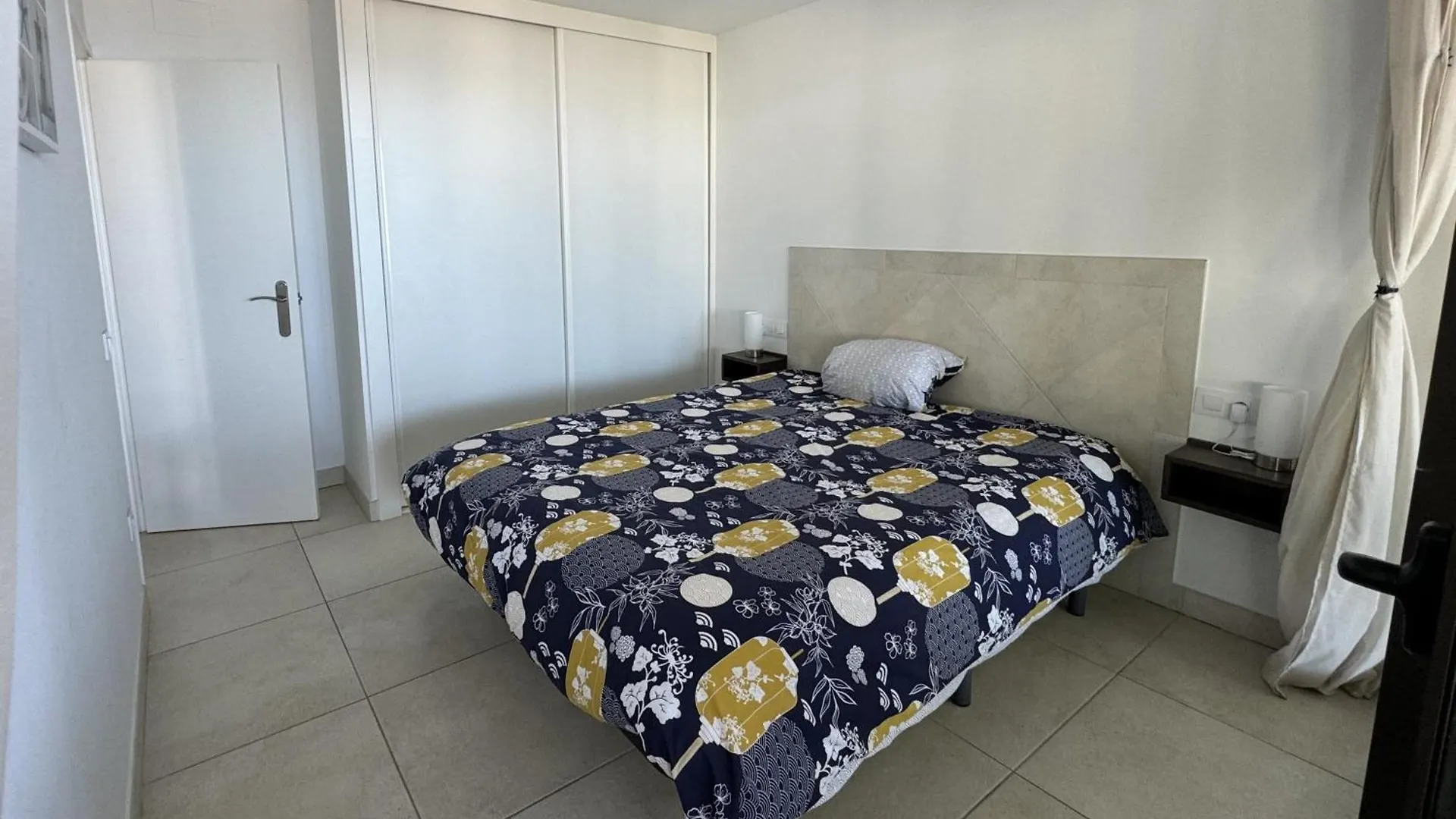 Bernie Apartment Roses Spain